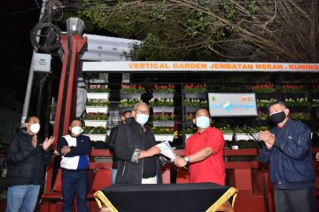 Percantik Kota, Bank Kuningan Bangun Vertical Garden di Jembatan Merah Citamba